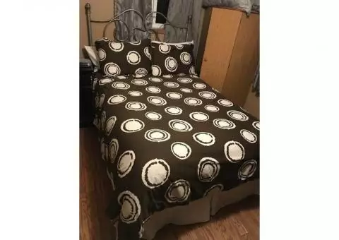 Full Size Bed with Comforter Set