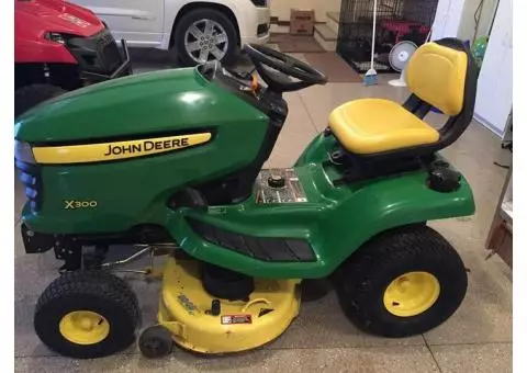 John Deere X300 Series Lawn Tractor